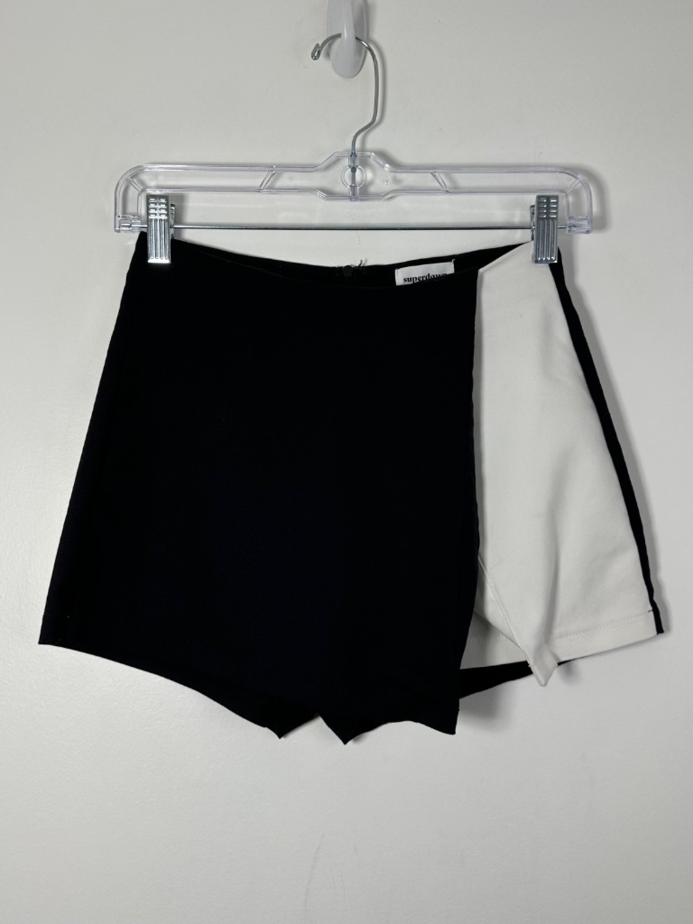 Superdown Revolve Women's XS Aaleyah Two Tone Wrap Skort Black/White Preppy Boho - Picture 2 of 9